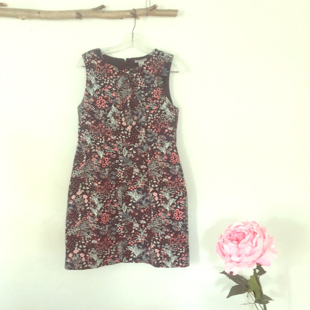 Sleeveless dress in awesome pattern